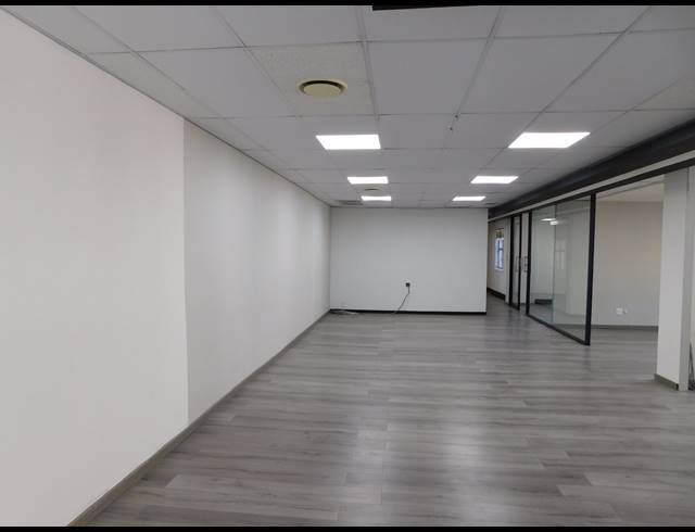 188M² OFFICE TO LET IN HYDE PARK